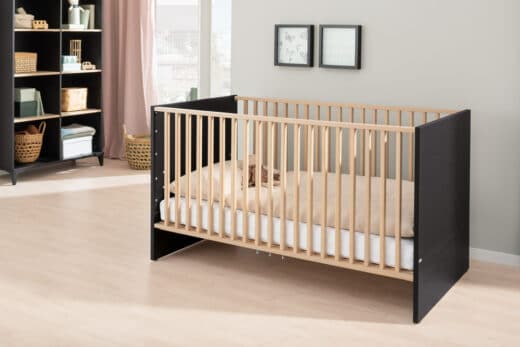 Tomke Babybett mit heraus genommenen Schlupfsprossen